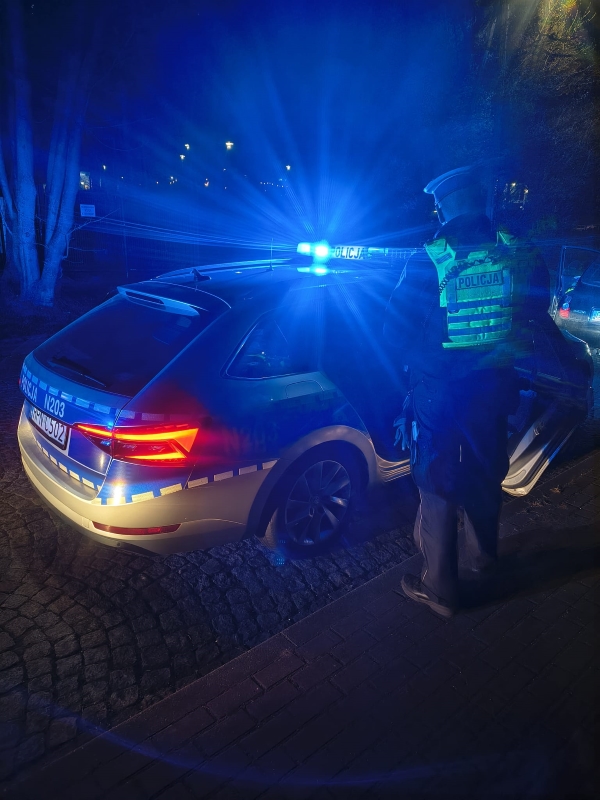 Kierujący pod wpływem alkoholu i z cofniętymi uprawnieniami zatrzymany w Gdyni.