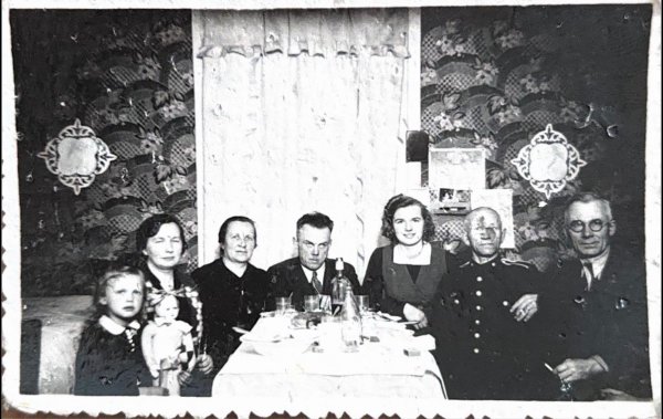 To zdjęcie to czyjaś historia. Pomóż przywrócić pamiątkę rodzinie